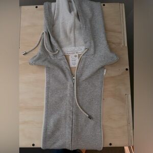 Veronica Beats gray sweatshirt Dickey